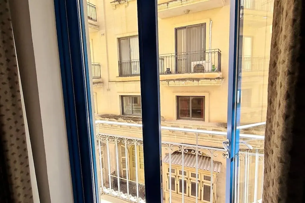 Cozy Inside.City & Beach Outside Apartment Sliema