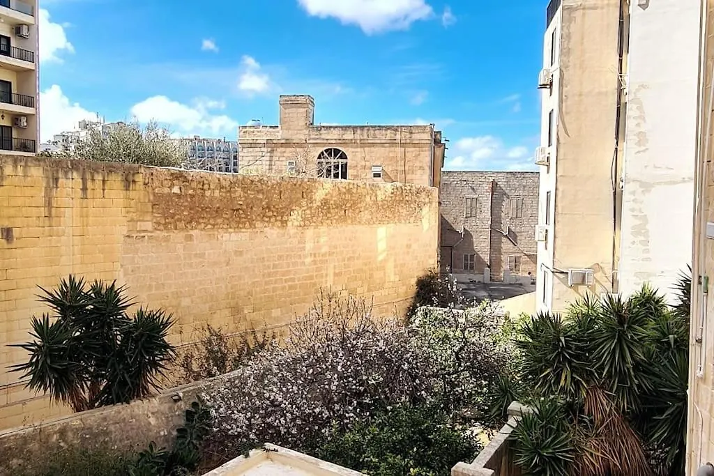 Cozy Inside.City & Beach Outside Apartment Sliema 0*,  Malta