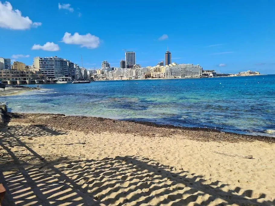Cozy Inside.City & Beach Outside Lägenhet Sliema